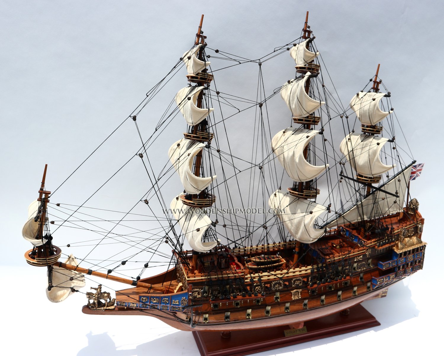 HMS Sovereign of the Seas Mid Hull View